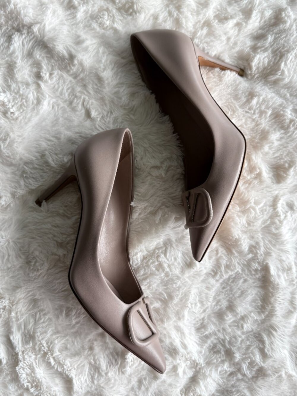 Valentino Beige Leather Vlogo Pumps size 38 - Picture 2 of 7
